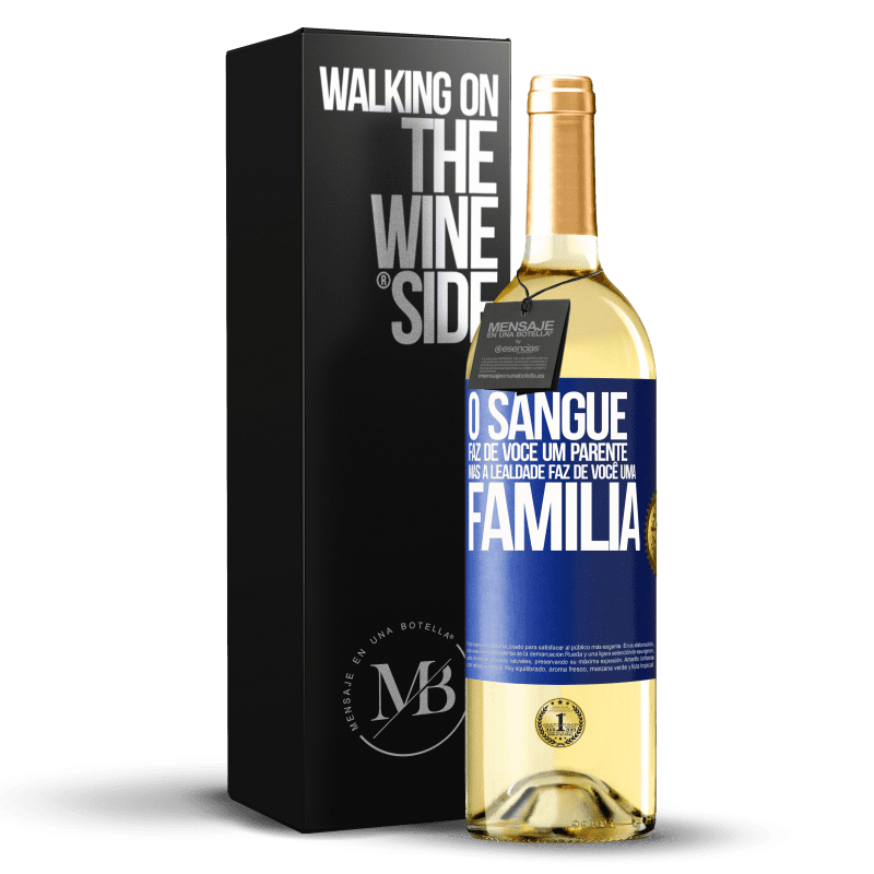 29,95 € Envio grátis | Vinho branco Edição WHITE O sangue faz de você um parente, mas a lealdade faz de você uma família Etiqueta Azul. Etiqueta personalizável Vinho jovem Colheita 2024 Verdejo