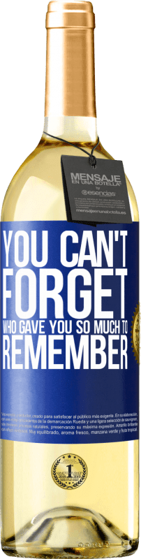29,95 € Free Shipping | White Wine WHITE Edition You can't forget who gave you so much to remember Blue Label. Customizable label Young wine Harvest 2025 Verdejo