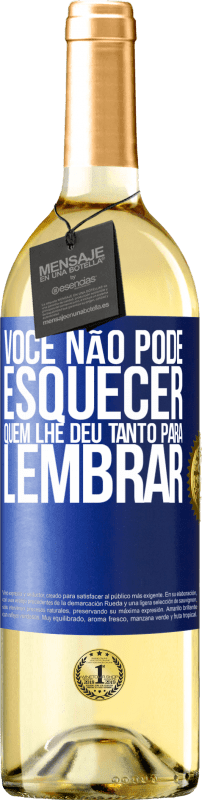 29,95 € Envio grátis | Vinho branco Edição WHITE Você não pode esquecer quem lhe deu tanto para lembrar Etiqueta Azul. Etiqueta personalizável Vinho jovem Colheita 2023 Verdejo