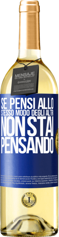 29,95 € Spedizione Gratuita | Vino bianco Edizione WHITE Se pensi allo stesso modo degli altri, non stai pensando Etichetta Blu. Etichetta personalizzabile Vino giovane Raccogliere 2025 Verdejo