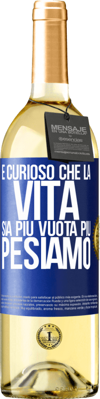 29,95 € Spedizione Gratuita | Vino bianco Edizione WHITE È curioso che la vita sia più vuota, più pesiamo Etichetta Blu. Etichetta personalizzabile Vino giovane Raccogliere 2023 Verdejo