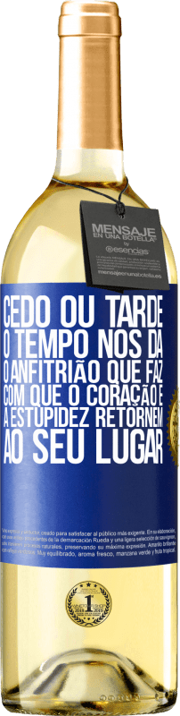 29,95 € | Vinho branco Edição WHITE Cedo ou tarde, o tempo nos dá o anfitrião que faz com que o coração e a estupidez retornem ao seu lugar Etiqueta Azul. Etiqueta personalizável Vinho jovem Colheita 2024 Verdejo