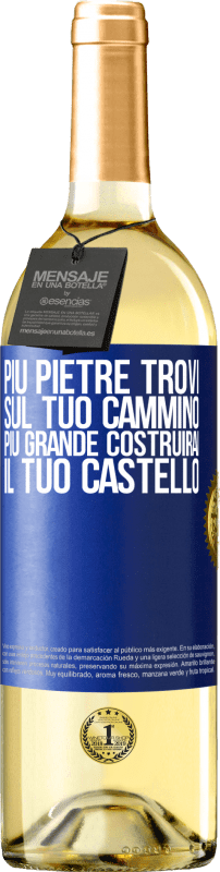 29,95 € Spedizione Gratuita | Vino bianco Edizione WHITE Più pietre trovi sul tuo cammino, più grande costruirai il tuo castello Etichetta Blu. Etichetta personalizzabile Vino giovane Raccogliere 2025 Verdejo