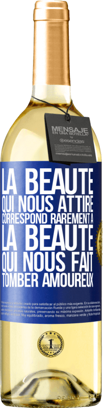 29,95 € | Vin blanc Édition WHITE La beauté qui nous attire correspond rarement à la beauté qui nous fait tomber amoureux Étiquette Bleue. Étiquette personnalisable Vin jeune Récolte 2025 Verdejo