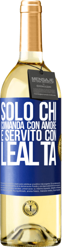 29,95 € Spedizione Gratuita | Vino bianco Edizione WHITE Solo chi comanda con amore è servito con lealtà Etichetta Blu. Etichetta personalizzabile Vino giovane Raccogliere 2024 Verdejo