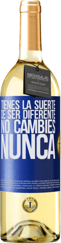 29,95 € | Vino Blanco Edición WHITE Tienes la suerte de ser diferente. No cambies nunca Etiqueta Azul. Etiqueta personalizable Vino joven Cosecha 2024 Verdejo