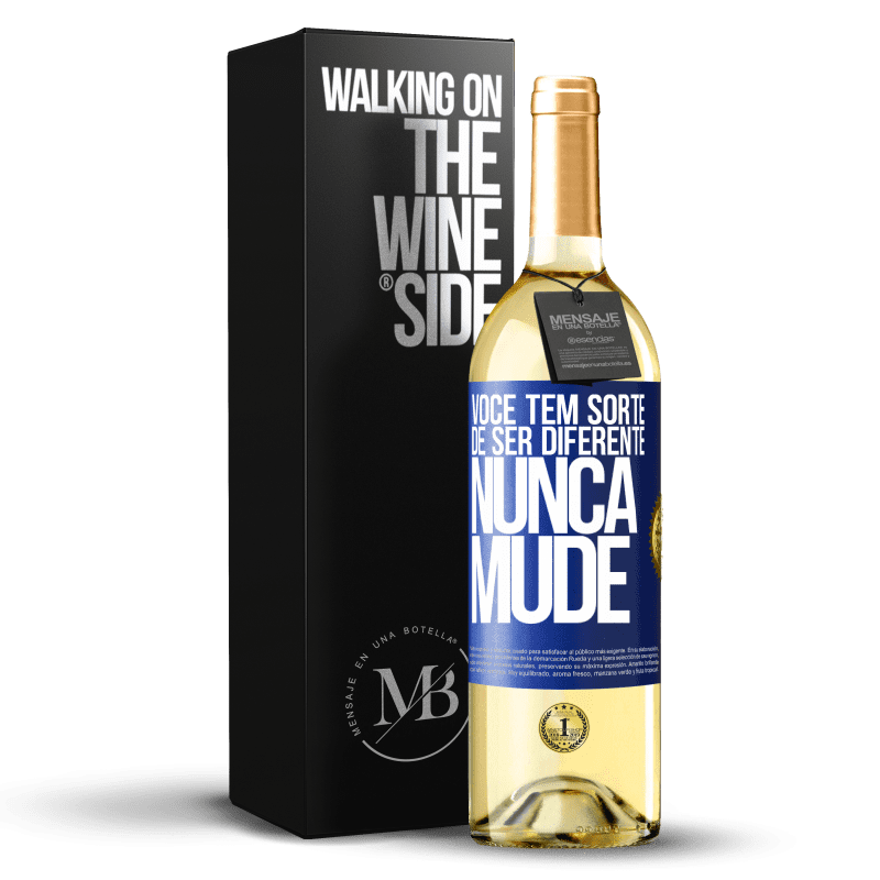 29,95 € Envio grátis | Vinho branco Edição WHITE Você tem sorte de ser diferente. Nunca mude Etiqueta Azul. Etiqueta personalizável Vinho jovem Colheita 2024 Verdejo