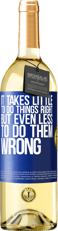 29,95 € | Белое вино Издание WHITE Чтобы сделать все правильно, нужно совсем немного, но чтобы сделать это неправильно, нужно еще меньше Синяя метка. Настраиваемая этикетка Молодое вино Урожай 2023 Verdejo