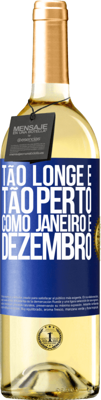 Envio grátis | Vinho branco Edição WHITE Tão longe e tão perto, como janeiro e dezembro Etiqueta Azul. Etiqueta personalizável Vinho jovem Colheita 2023 Verdejo