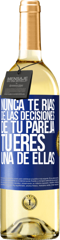 29,95 € Envío gratis | Vino Blanco Edición WHITE Nunca te rías de las decisiones de tu pareja. Tú eres una de ellas Etiqueta Azul. Etiqueta personalizable Vino joven Cosecha 2023 Verdejo