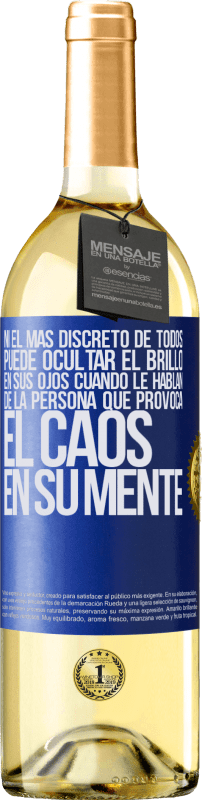 29,95 € | Vino Blanco Edición WHITE Ni el más discreto de todos puede ocultar el brillo en sus ojos cuando le hablan de la persona que provoca el caos en su Etiqueta Azul. Etiqueta personalizable Vino joven Cosecha 2024 Verdejo