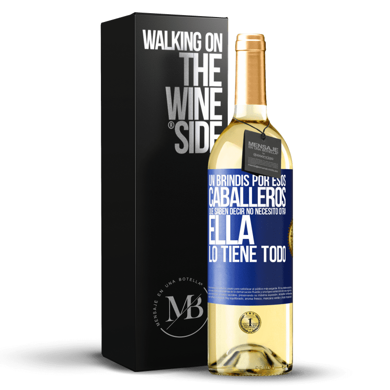 29,95 € Envío gratis | Vino Blanco Edición WHITE Un brindis por esos caballeros que saben decir No necesito otra, ella lo tiene todo Etiqueta Azul. Etiqueta personalizable Vino joven Cosecha 2024 Verdejo