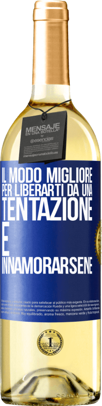 29,95 € | Vino bianco Edizione WHITE Il modo migliore per liberarti da una tentazione è innamorarsene Etichetta Blu. Etichetta personalizzabile Vino giovane Raccogliere 2024 Verdejo