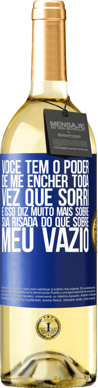 29,95 € | Vinho branco Edição WHITE Você tem o poder de me encher toda vez que sorri, e isso diz muito mais sobre sua risada do que sobre meu vazio Etiqueta Azul. Etiqueta personalizável Vinho jovem Colheita 2025 Verdejo