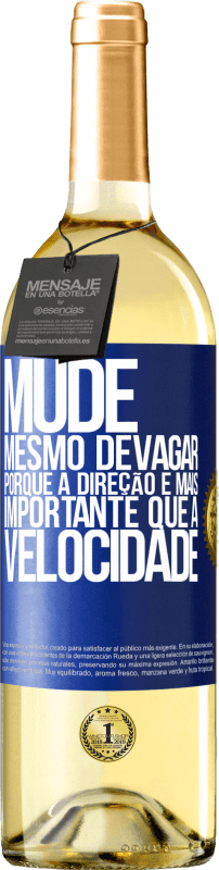 29,95 € | Vinho branco Edição WHITE Mude, mesmo devagar, porque a direção é mais importante que a velocidade Etiqueta Azul. Etiqueta personalizável Vinho jovem Colheita 2024 Verdejo