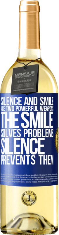 29,95 € | Белое вино Издание WHITE Тишина и улыбка - два мощных оружия. Улыбка решает проблемы, тишина мешает им Синяя метка. Настраиваемая этикетка Молодое вино Урожай 2023 Verdejo