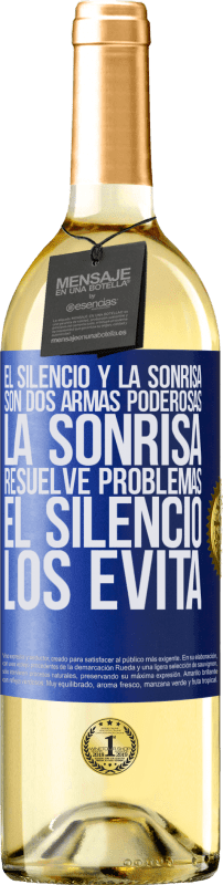 29,95 € Envío gratis | Vino Blanco Edición WHITE El silencio y la sonrisa son dos armas poderosas. La sonrisa resuelve problemas, el silencio los evita Etiqueta Azul. Etiqueta personalizable Vino joven Cosecha 2024 Verdejo