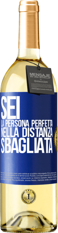 29,95 € Spedizione Gratuita | Vino bianco Edizione WHITE Sei la persona perfetta nella distanza sbagliata Etichetta Blu. Etichetta personalizzabile Vino giovane Raccogliere 2025 Verdejo