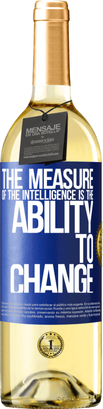 29,95 € | Белое вино Издание WHITE Мера интеллекта - это способность меняться Синяя метка. Настраиваемая этикетка Молодое вино Урожай 2023 Verdejo