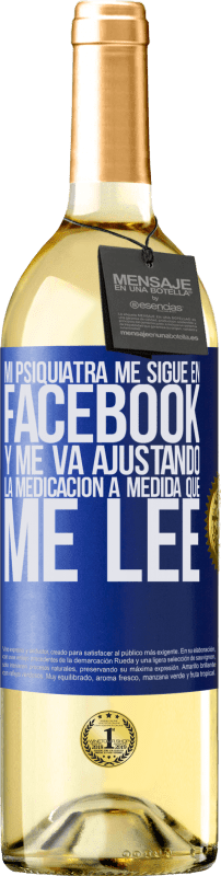 29,95 € | Vino Blanco Edición WHITE Mi psiquiatra me sigue en facebook, y me va ajustando la medicación a medida que me lee Etiqueta Azul. Etiqueta personalizable Vino joven Cosecha 2024 Verdejo