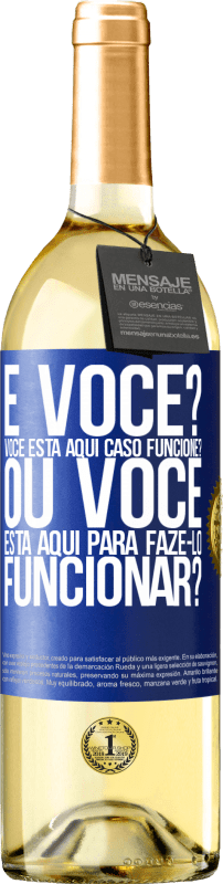 Envio grátis | Vinho branco Edição WHITE e você? Você está aqui caso funcione ou está aqui para fazê-lo funcionar? Etiqueta Azul. Etiqueta personalizável Vinho jovem Colheita 2025 Verdejo