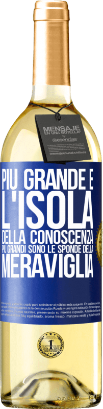 29,95 € Spedizione Gratuita | Vino bianco Edizione WHITE Più grande è l'isola della conoscenza, più grandi sono le sponde della meraviglia Etichetta Blu. Etichetta personalizzabile Vino giovane Raccogliere 2025 Verdejo