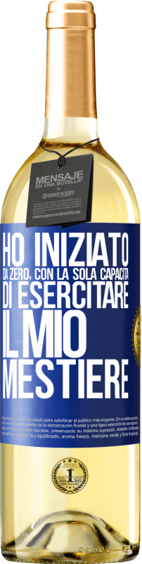 Spedizione Gratuita | Vino bianco Edizione WHITE Ho iniziato da zero, con la sola capacità di esercitare il mio mestiere Etichetta Blu. Etichetta personalizzabile Vino giovane Raccogliere 2023 Verdejo