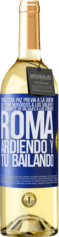 29,95 € | Vino Blanco Edición WHITE Tienes esa paz previa a la guerra que pone nerviosos a los valientes, que convierte en salvajes a los cobardes. Roma Etiqueta Azul. Etiqueta personalizable Vino joven Cosecha 2024 Verdejo