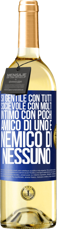 29,95 € | Vino bianco Edizione WHITE Sii gentile con tutti, socievole con molti, intimo con pochi, amico di uno e nemico di nessuno Etichetta Blu. Etichetta personalizzabile Vino giovane Raccogliere 2024 Verdejo