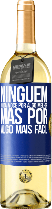 29,95 € | Vinho branco Edição WHITE Ninguém muda você por algo melhor, mas por algo mais fácil Etiqueta Azul. Etiqueta personalizável Vinho jovem Colheita 2024 Verdejo