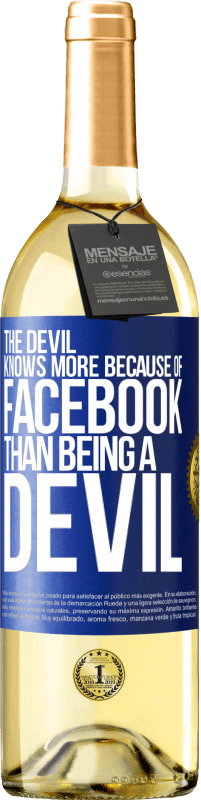 29,95 € | Белое вино Издание WHITE Дьявол знает больше из-за Facebook, чем быть дьяволом Синяя метка. Настраиваемая этикетка Молодое вино Урожай 2023 Verdejo
