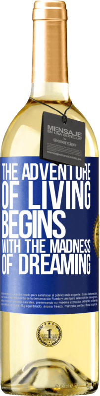 29,95 € Бесплатная доставка | Белое вино Издание WHITE Живое приключение начинается с безумия сновидений Синяя метка. Настраиваемая этикетка Молодое вино Урожай 2023 Verdejo