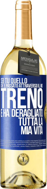 29,95 € Spedizione Gratuita | Vino bianco Edizione WHITE Sei tu quello che è passato attraverso il mio treno e ha deragliato tutta la mia vita Etichetta Blu. Etichetta personalizzabile Vino giovane Raccogliere 2025 Verdejo