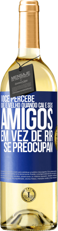 29,95 € | Vinho branco Edição WHITE Você percebe que é velho quando cai e seus amigos, em vez de rir, se preocupam Etiqueta Azul. Etiqueta personalizável Vinho jovem Colheita 2024 Verdejo