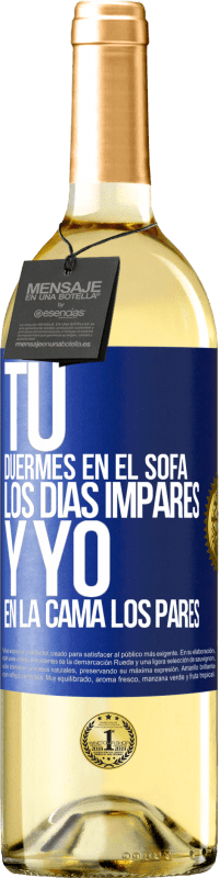 29,95 € | Vino Blanco Edición WHITE Tú duermes en el sofá los días impares y yo en la cama los pares Etiqueta Azul. Etiqueta personalizable Vino joven Cosecha 2025 Verdejo
