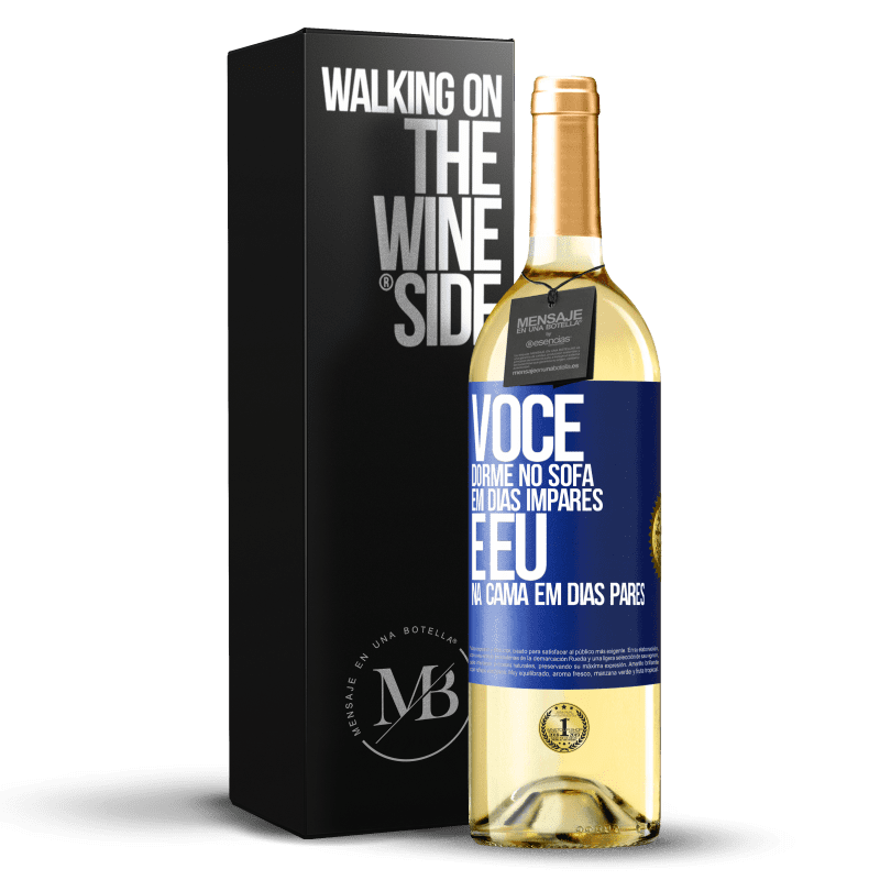 29,95 € Envio grátis | Vinho branco Edição WHITE Você dorme no sofá em dias ímpares e eu na cama em dias pares Etiqueta Azul. Etiqueta personalizável Vinho jovem Colheita 2023 Verdejo