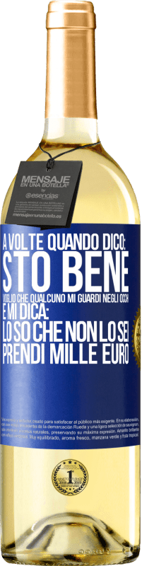 29,95 € Spedizione Gratuita | Vino bianco Edizione WHITE A volte quando dico: sto bene, voglio che qualcuno mi guardi negli occhi e mi dica: lo so che non lo sei, prendi mille euro Etichetta Blu. Etichetta personalizzabile Vino giovane Raccogliere 2024 Verdejo