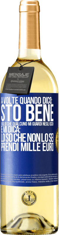 29,95 € Spedizione Gratuita | Vino bianco Edizione WHITE A volte quando dico: sto bene, voglio che qualcuno mi guardi negli occhi e mi dica: lo so che non lo sei, prendi mille euro Etichetta Blu. Etichetta personalizzabile Vino giovane Raccogliere 2025 Verdejo