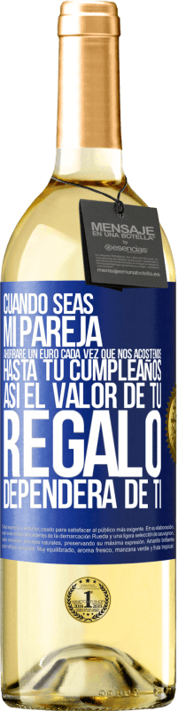 29,95 € Envío gratis | Vino Blanco Edición WHITE Cuando seas mi pareja, ahorraré un euro cada vez que nos acostemos hasta tu cumpleaños, así el valor de tu regalo dependerá Etiqueta Azul. Etiqueta personalizable Vino joven Cosecha 2023 Verdejo