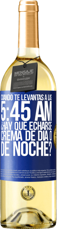 Envío gratis | Vino Blanco Edición WHITE Cuando te levantas a las 5:45 AM, ¿Hay que echarse crema de día o de noche? Etiqueta Azul. Etiqueta personalizable Vino joven Cosecha 2023 Verdejo