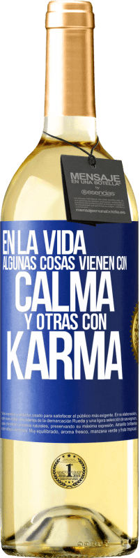 Envío gratis | Vino Blanco Edición WHITE En la vida algunas cosas vienen con calma y otras con karma Etiqueta Azul. Etiqueta personalizable Vino joven Cosecha 2023 Verdejo