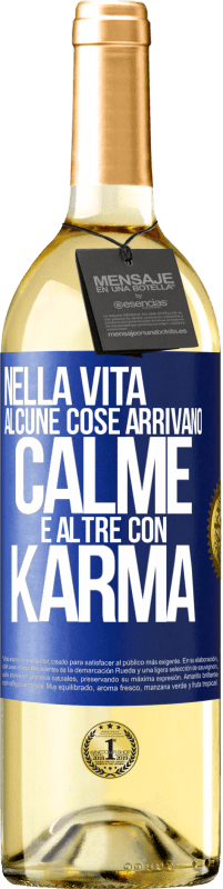 Spedizione Gratuita | Vino bianco Edizione WHITE Nella vita alcune cose arrivano calme e altre con karma Etichetta Blu. Etichetta personalizzabile Vino giovane Raccogliere 2023 Verdejo