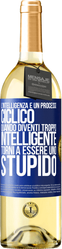 29,95 € Spedizione Gratuita | Vino bianco Edizione WHITE L'intelligenza è un processo ciclico. Quando diventi troppo intelligente torni a essere uno stupido Etichetta Blu. Etichetta personalizzabile Vino giovane Raccogliere 2025 Verdejo