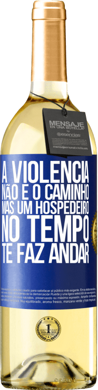 29,95 € | Vinho branco Edição WHITE A violência não é o caminho, mas um hospedeiro no tempo te faz andar Etiqueta Azul. Etiqueta personalizável Vinho jovem Colheita 2025 Verdejo