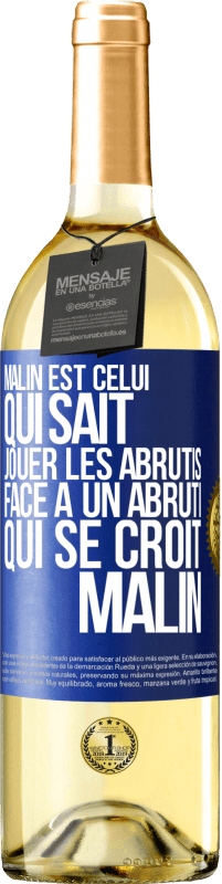 Envoi gratuit | Vin blanc Édition WHITE Malin est celui qui sait jouer les abrutis ... Face à un abruti qui se croit malin Étiquette Bleue. Étiquette personnalisable Vin jeune Récolte 2023 Verdejo