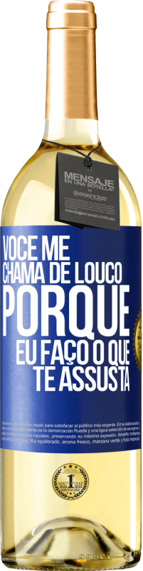 Envio grátis | Vinho branco Edição WHITE Você me chama de louco porque eu faço o que te assusta Etiqueta Azul. Etiqueta personalizável Vinho jovem Colheita 2023 Verdejo