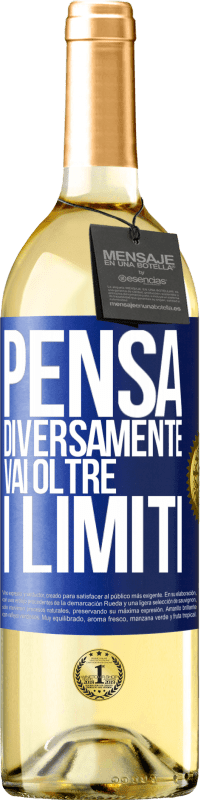 Spedizione Gratuita | Vino bianco Edizione WHITE Pensa diversamente. Vai oltre i limiti Etichetta Blu. Etichetta personalizzabile Vino giovane Raccogliere 2023 Verdejo