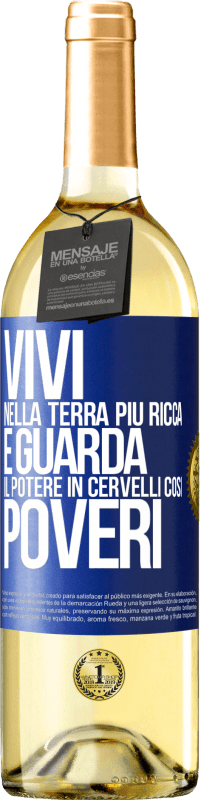 Spedizione Gratuita | Vino bianco Edizione WHITE Vivi nella terra più ricca e guarda il potere in cervelli così poveri Etichetta Blu. Etichetta personalizzabile Vino giovane Raccogliere 2023 Verdejo