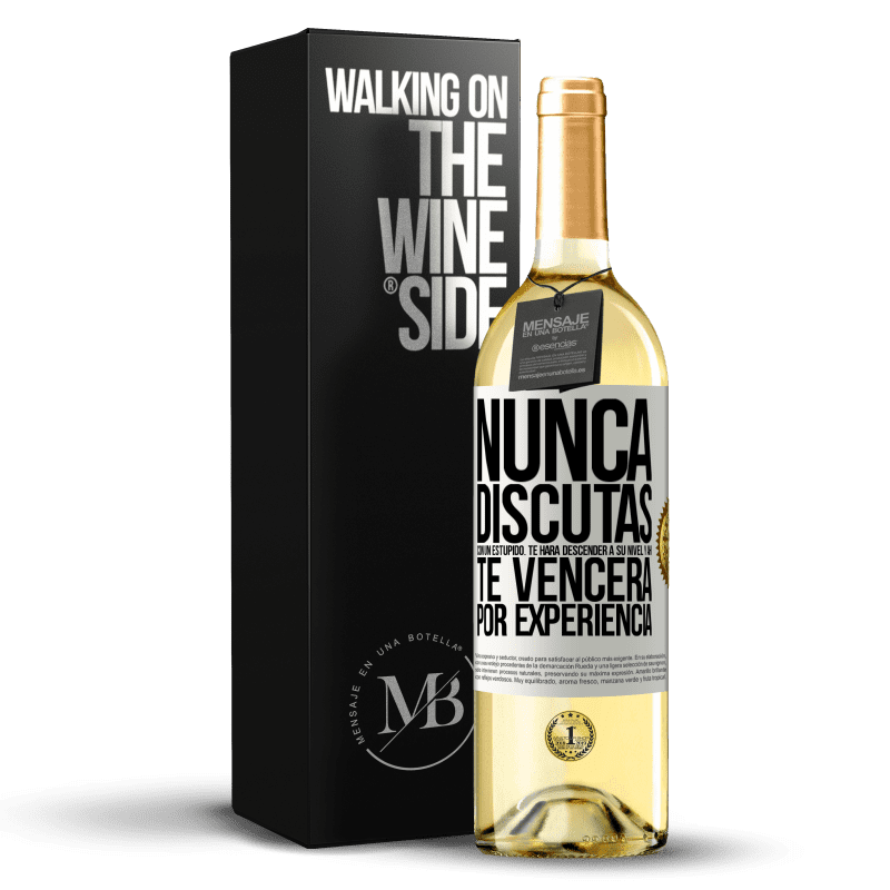 29,95 € Envío gratis | Vino Blanco Edición WHITE Nunca discutas con un estúpido. Te hará descender a su nivel y ahí te vencerá por experiencia Etiqueta Blanca. Etiqueta personalizable Vino joven Cosecha 2024 Verdejo