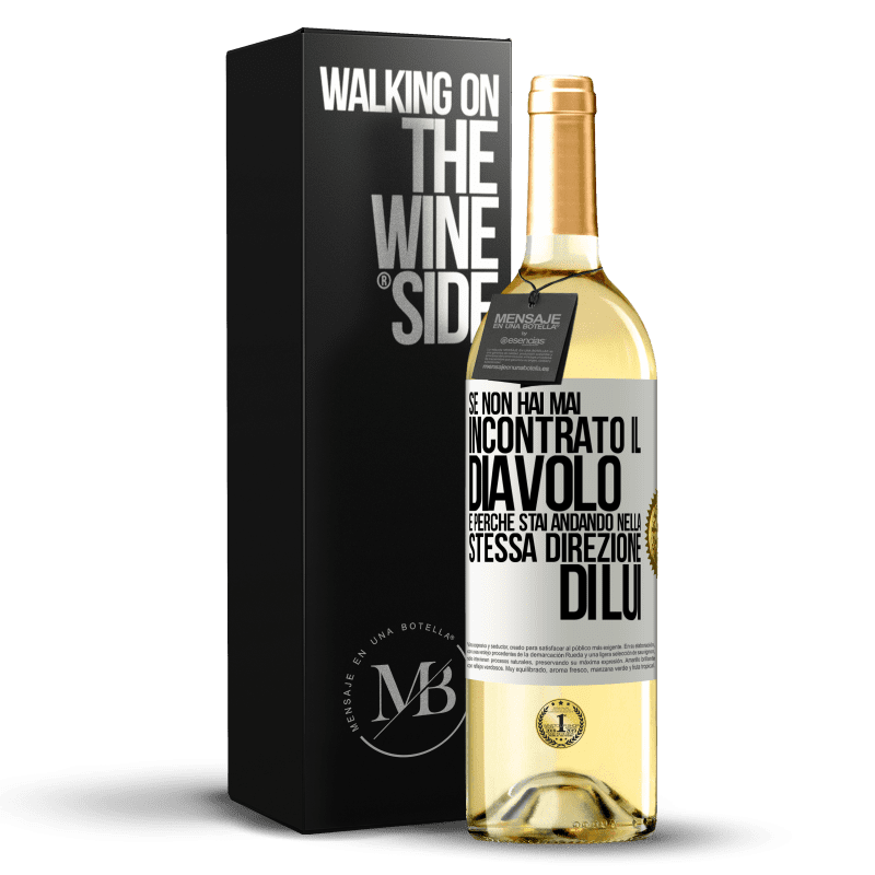 29,95 € Spedizione Gratuita | Vino bianco Edizione WHITE Se non hai mai incontrato il diavolo è perché stai andando nella stessa direzione di lui Etichetta Bianca. Etichetta personalizzabile Vino giovane Raccogliere 2024 Verdejo